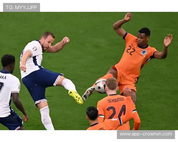 为什么这个动作被判点球？裁判依据的犯规尺度解析