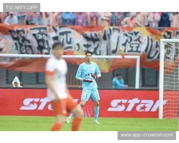 山东泰山内忧外患危机加剧：阵容老化+战术摇摆，中超“豪门”的衰落警钟已敲响！