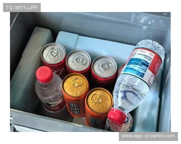 特雷·杨家的冰箱里塞满能量饮料，连狗都绕着走