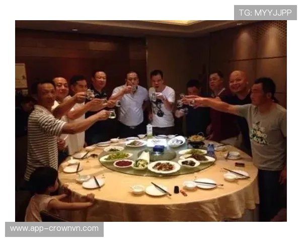 李月汝冰箱里居然藏着明星饭局的酒，平时都憋着不喝？