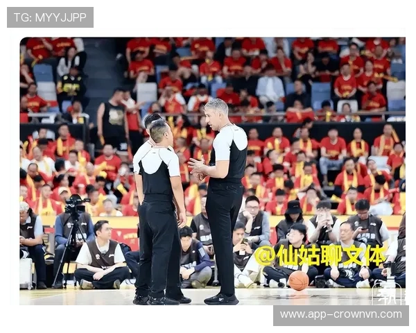 多名球员冲突中裁判如何判罚犯规与纪律尺度？