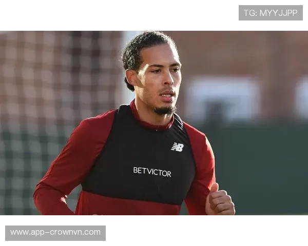 拉莫斯与范迪克在防线推进上的分散趋势与稳定结构差异